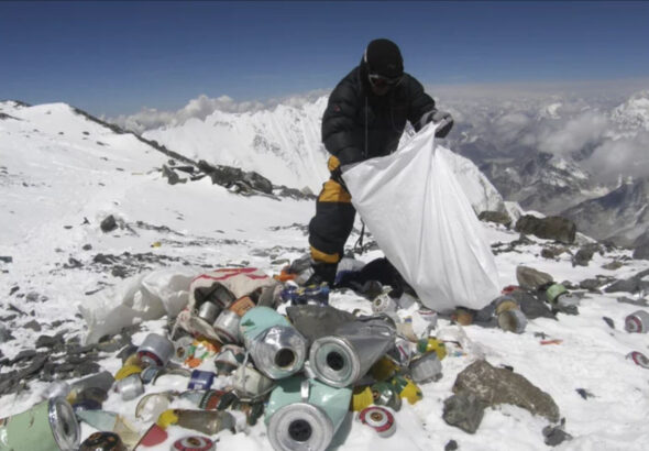 sampah everest