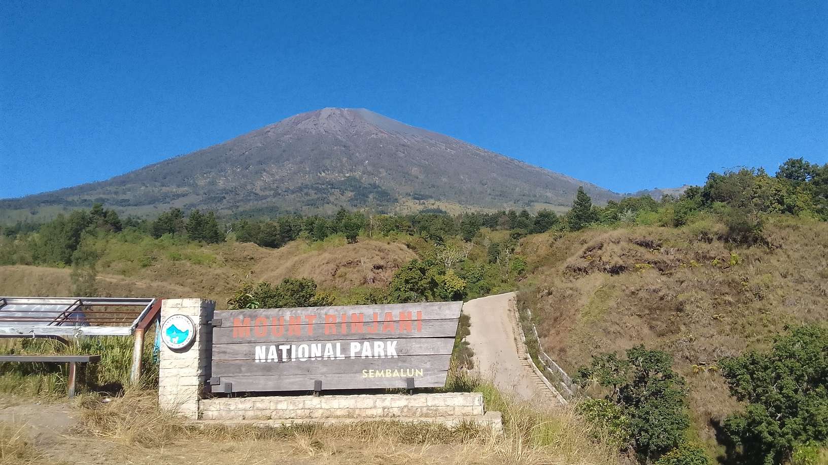 gunung rinjani dari arah sembalun